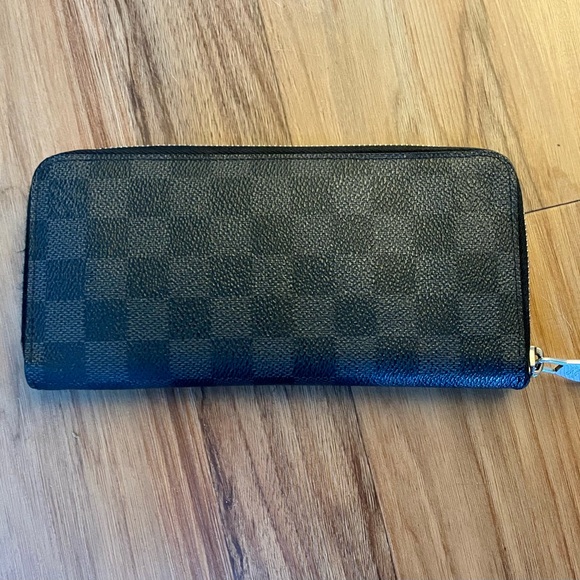 Louis Vuitton Damier Zip-Around Wallet - Picture 5 of 5